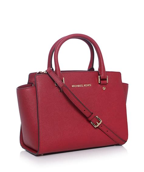 portefeuille rouge michael kors|Michael Kors red satchels.